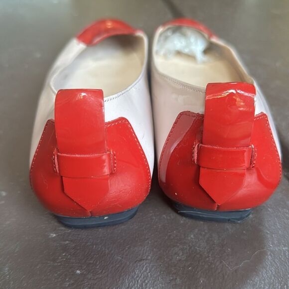 Ballerina Shoes: Women Tod’s Red Patent Cap Toe Beige Leather Flats, Size 10